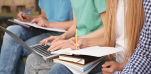 Alumna aprendiendo el uso del condicional en ingles